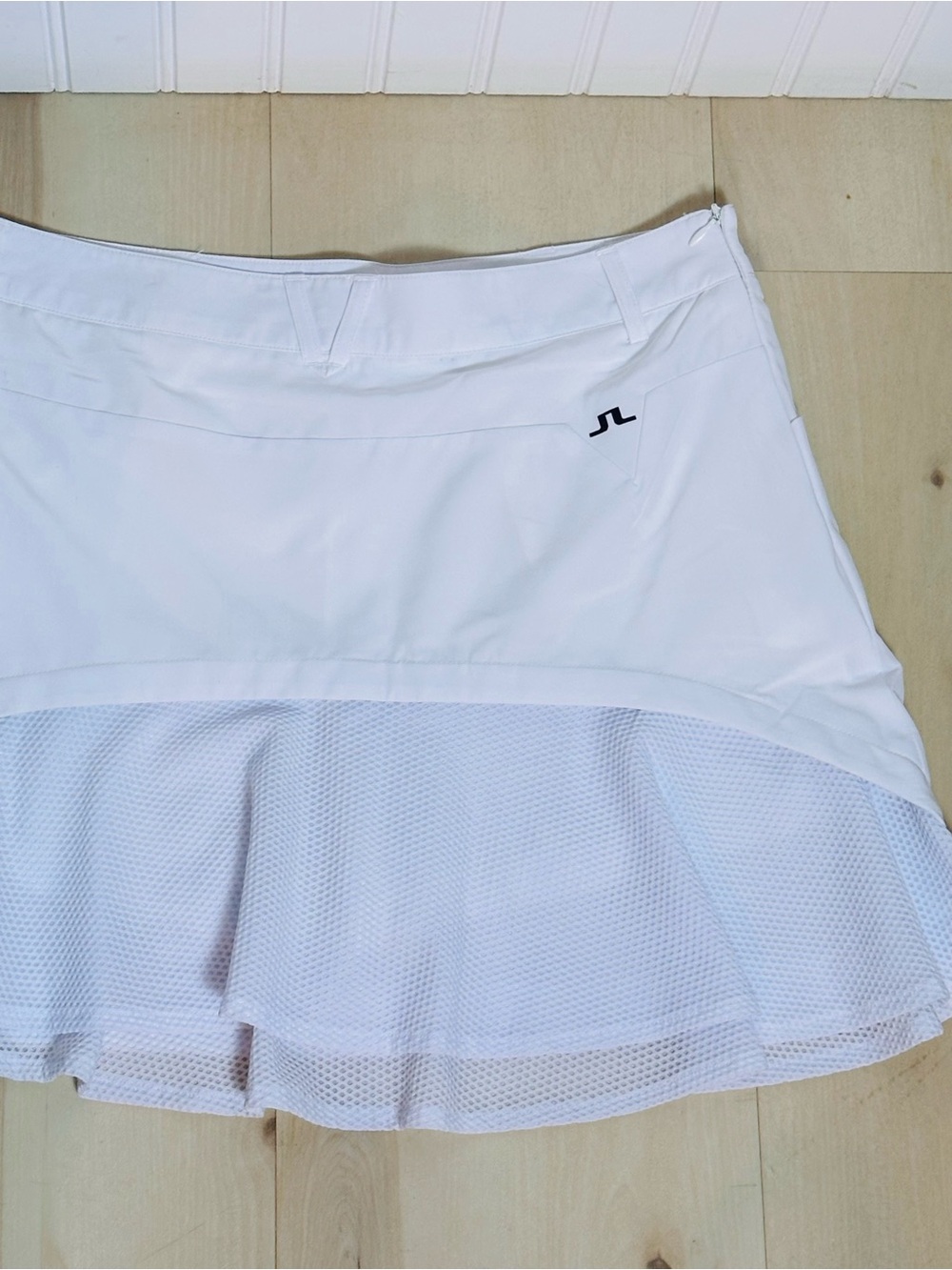 J.Lindeberg White Performance Golf Skort XL - Picture 4 of 14
